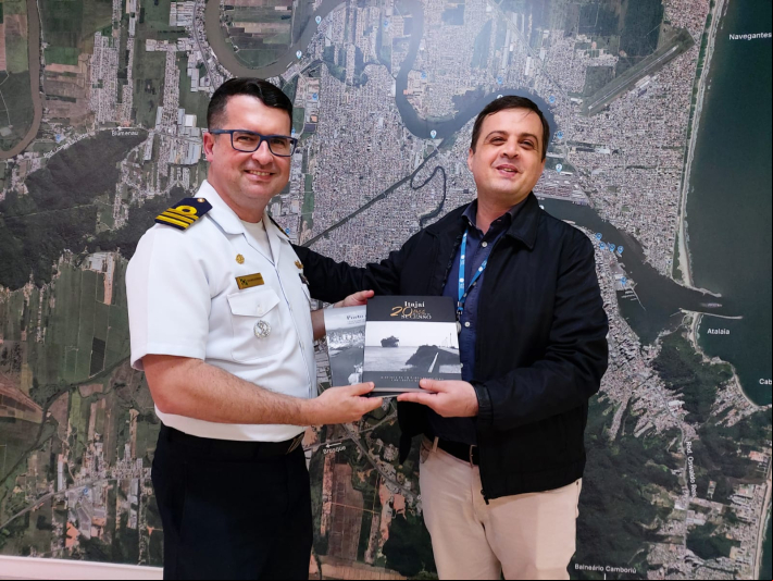 Novo Delegado da Capitania dos Portos de Itajaí visita Superintendência. Novo Delegado da Capitania dos Portos de Itajaí visita Superintendência.