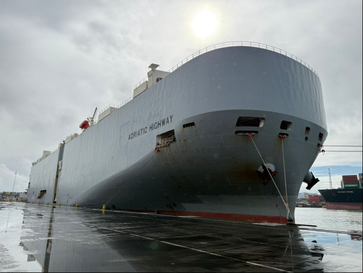 Porto de Itajaí recebe 588 carros da BMW importados pelo navio ADRIATIC HIGHWAY